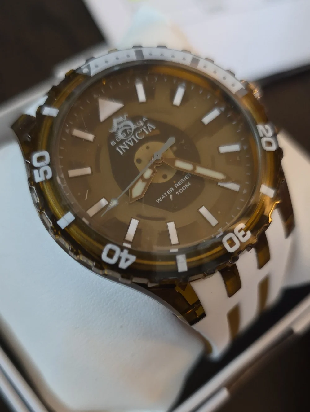 581. Invicta Subaqua Men Watch rubber strap Brown White dial brown 70034